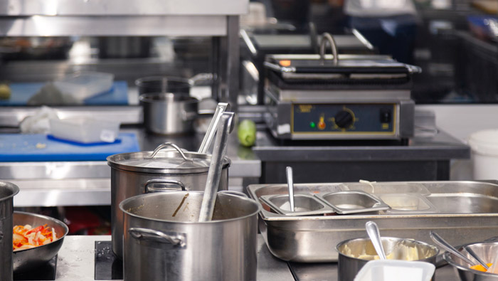 Understaffed Restaurants and the Risk of Foodborne Illness